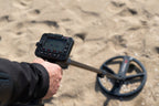 Metalldetektor XP IconX mit 28cm Suchspule und WSA Stereo-Funkkopfhörer Detailbild Outdoor Sand